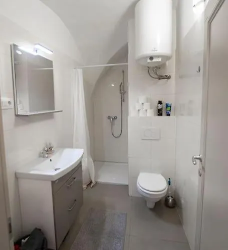 Sweet Raffaello On Location 卢布尔雅那