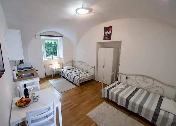 Sweet Raffaello On Location 卢布尔雅那